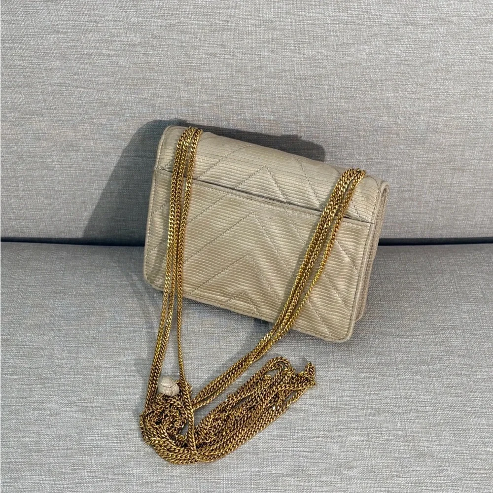 CHANEL Ivory Chevron Leather Mini Flap Bag GHW - Picture 5 of 17